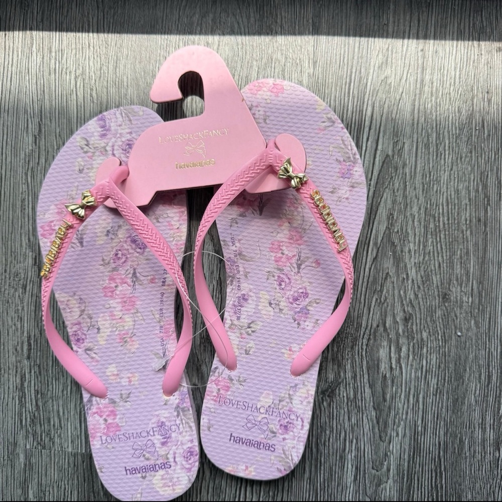 LoveShackFancy X Havaianas Women's Hibiscus Slim Flip Flops. SOLD OUT size 6/7
